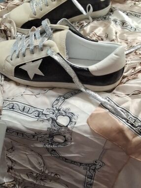 Black and White Star Accent Women's Sneakers